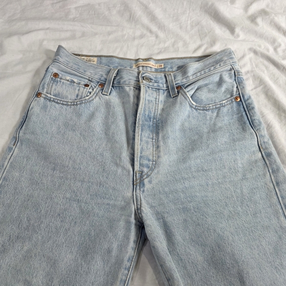 Levi's Premium Ribcage Straight Ankle High Rise Light Wash Denim Jeans. 28 - Picture 5 of 16